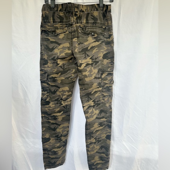 Guess Camouflage Tapered Slim Pants - Picture 4 of 5